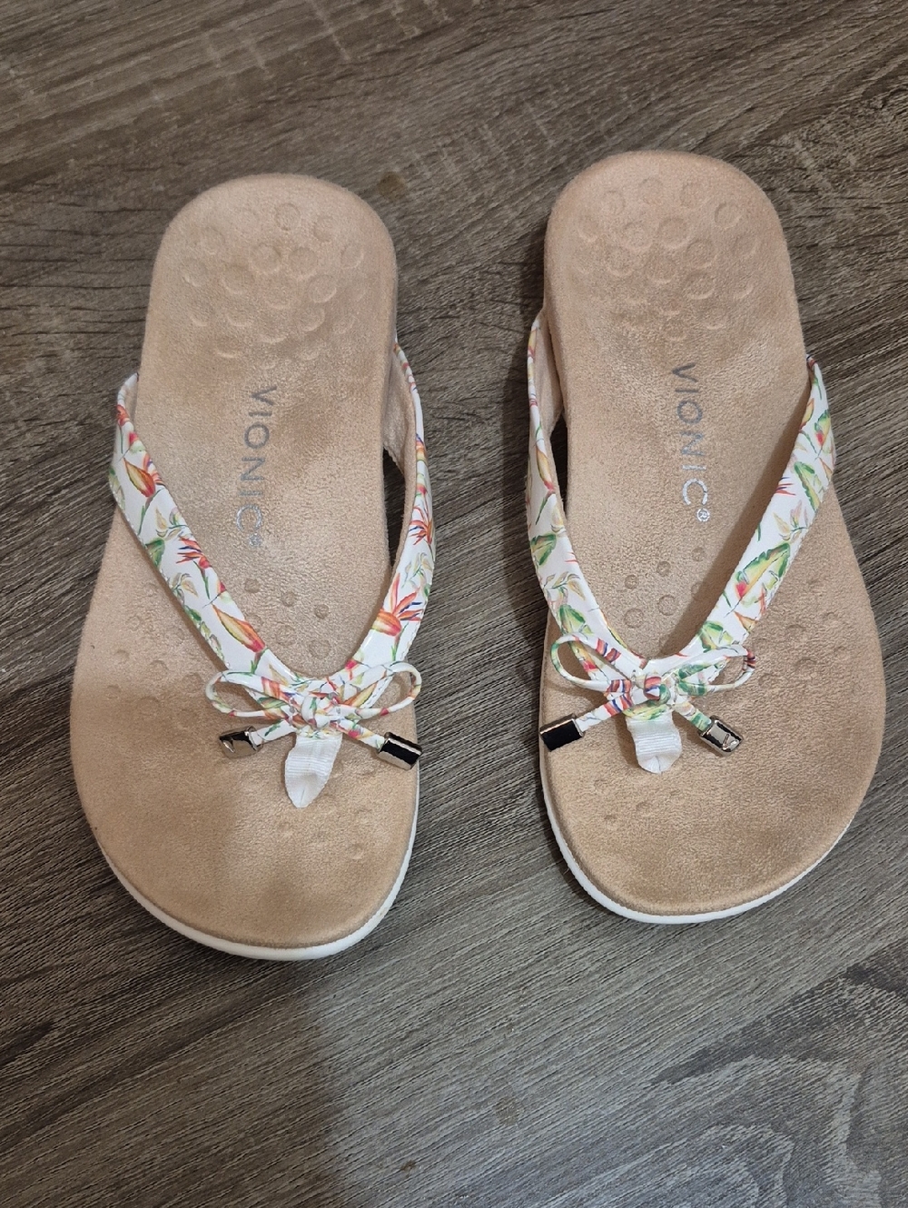Vionic Floral Bow Beige and White Women's Sandal